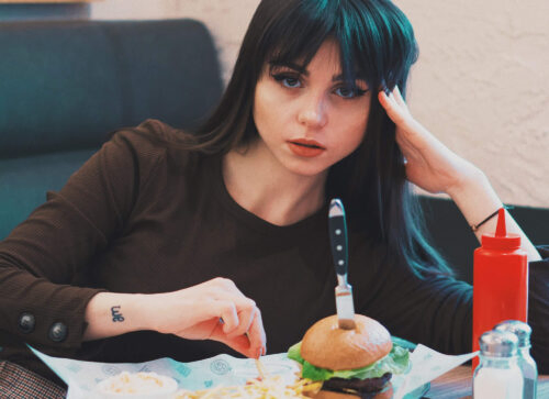 Asian turkey burger with sriracha mayo